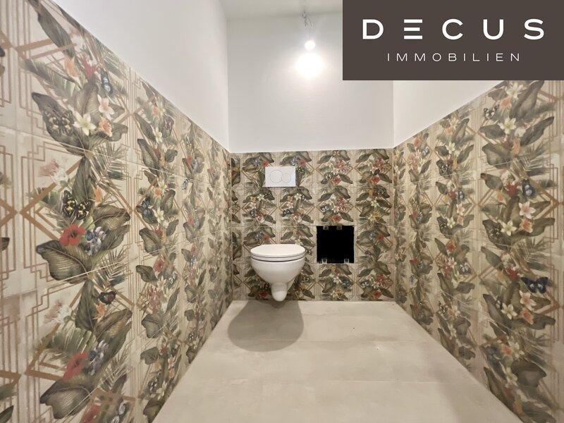 DECUS
