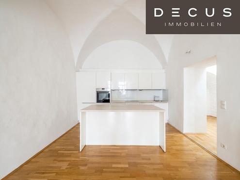 | STILVOLLE 2-ZIMMER-ALTBAUWOHNUNG | 2. OG | ca. 76,21m� | BESTLAGE | HAUPTPLATZ | INNENSTADT