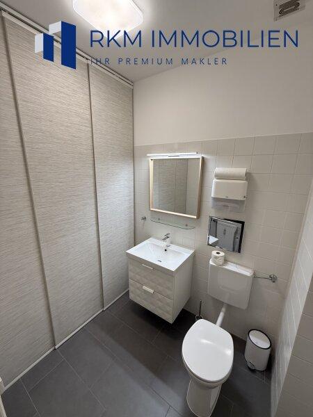 Modernes Badezimmer mit WC