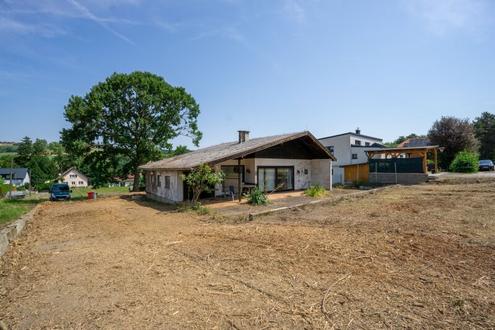 Kleines Einfamilienhaus auf 1.065 m� Baugrund mit Entwicklungspotenzial in Unter-Oberndorf