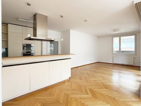 Mitten im 7. - ruhige, sonnige Familienwohnung mit vielen Extras - 2 Garagenstellplätze optional