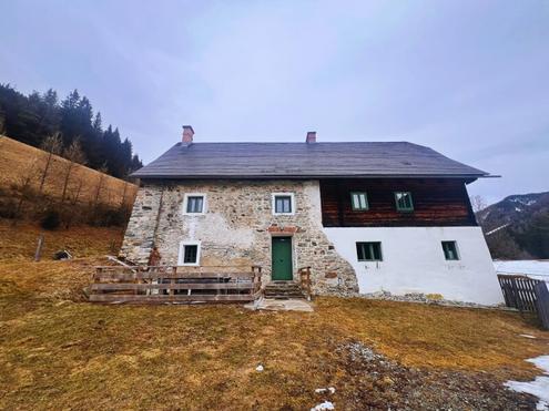 uriges, schön saniertes Bauernhaus in sonniger Alleinlage