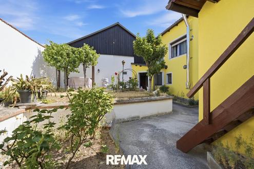 Mediterranes Flair & viel Platz: Gepflegtes Haus mit Erdkeller, Doppelgarage & Obstgarten!