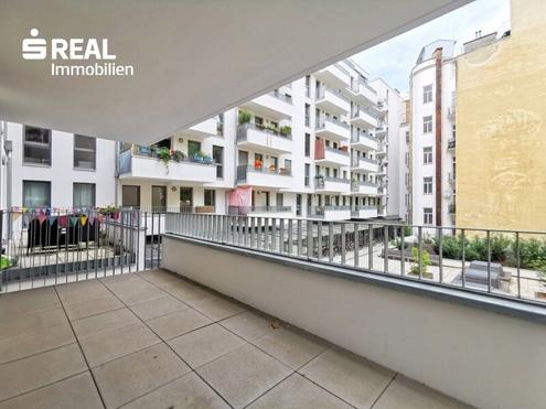 Hofseite Balkonwohnung in der Nu�dorfer Stra�e