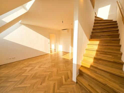 Gro�z�gige klimatisierte DG-Maisonette - 3 Zimmer + gro�e Galerie und 2 Terrassen - Schulgasse