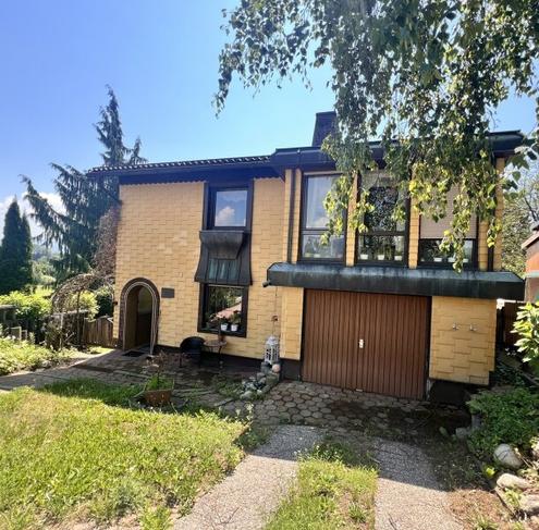 Wohnhaus mit Garage, gro�em Garten, Glashaus und Gartenlaube