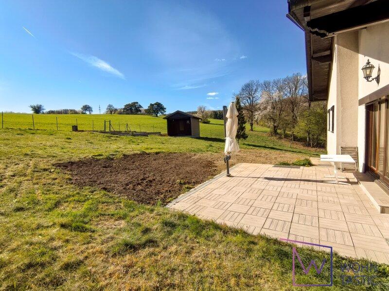 Terrasse mit Aussicht ins unverbaute Gr�ne