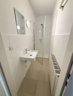 Dachgeschoss - Zwei  Zimmerwohnung mit Essk�che!