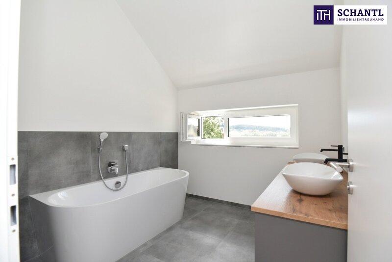 gro�es Badezimmer im OG
