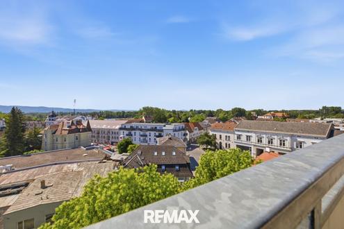 Bestlage in Stockerau! Gro�z�gige 3 Zimmer-Wohnung mit traumhaftem Fernblick, Balkon & Garage!