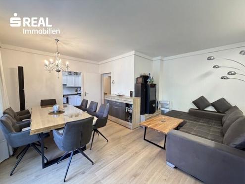 Moderne Maisonettewohnung auf drei Ebenen mit Balkon, Klimaanlage und eigenem Stellplatz
