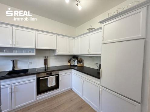 Moderne Maisonettewohnung auf drei Ebenen mit Balkon, Klimaanlage und eigenem Stellplatz
