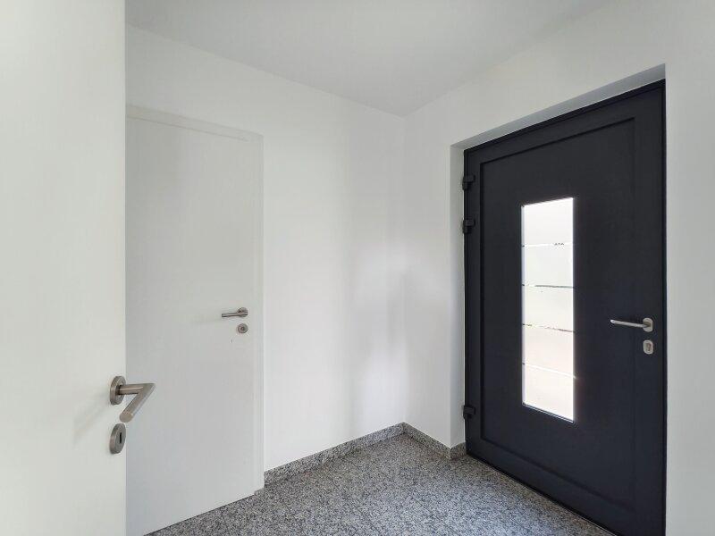 Vorraum mit Blick zur Eingangst�re