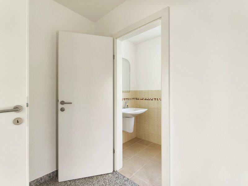 Vorraum mit Blick ins G�ste-WC