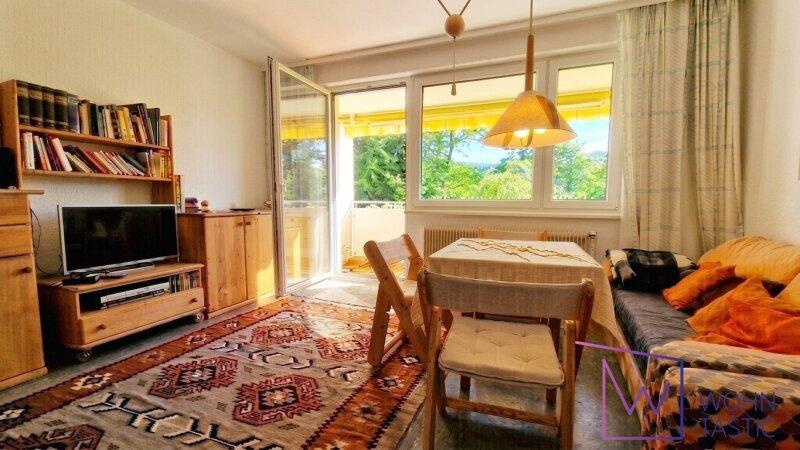 Helles Wohn-/Schlafzimmer mit Vollholzm�beln
