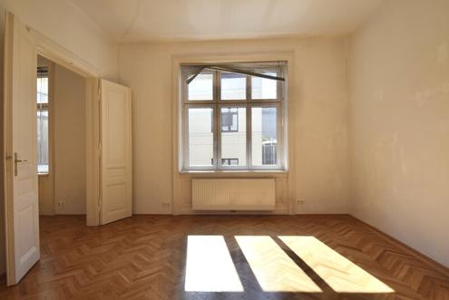 Westseitiger 2-Zimmer-Altbau im 3. Stock! Balkonoption!