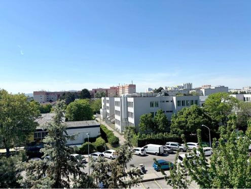 Renovierte zwei Zimmer Wohnung - Loggia - Ausblick