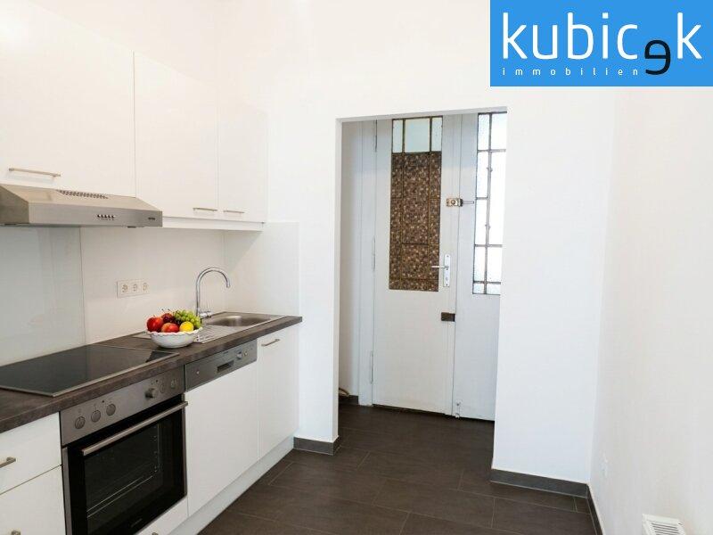 K�che mit Blick zum Eingang