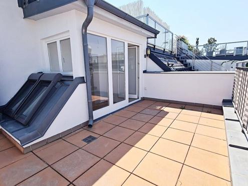 TERRASSENHIT NAHE STAATSOPER, klimatisiertes 110 m2 Dachgeschoss mit 20 m2 Terrasse, 3 Zimmer, K�che, 2 B�der, Erstbezug, Opernring