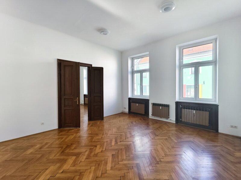 drittes gro�es Zimmer stra�enseitig
