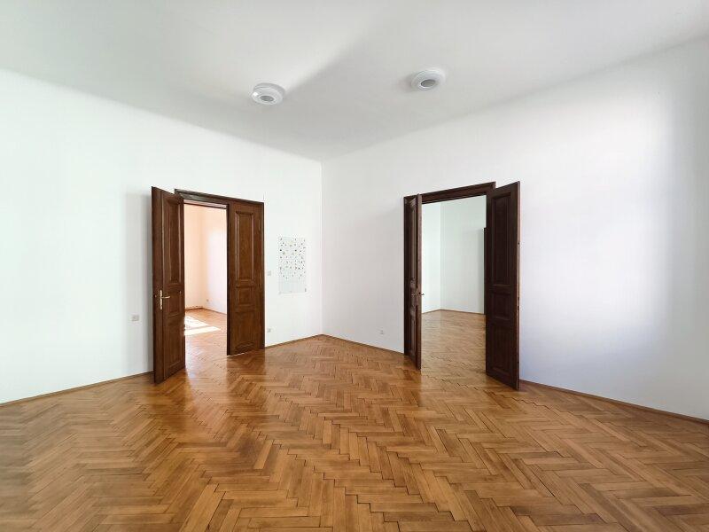 drittes gro�es Zimmer stra�enseitig