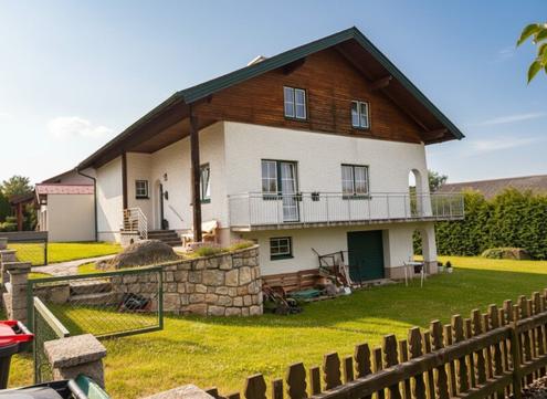 Gro�es Wohnhaus in sonniger Siedlungslage in Litschau