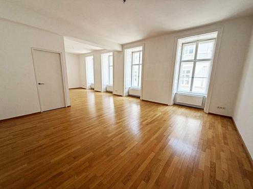 SIEBENSTERNGASSE, MQ-N�HE, gepflegte 133 m2 Altbau mit 5 m2 Balkon, 3 Zimmer, K�che, 2 B�der, Parketten, 2. Liftstock