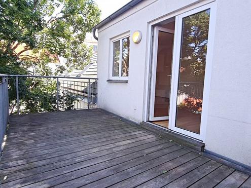 GR�NBLICK, 78 m2 Altbau mit 14 m2 Balkon, 2 Zimmer, Komplettk�che, Wannenbad, Parketten, Speckbachergasse