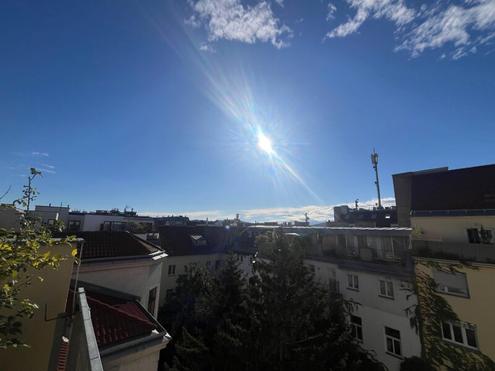 Anlegen oder selbst wohnen mitten in der Stadt! Dachgeschosswohnung mit 2 Terrassen im Trend-Bezirk Margareten in ruhiger Lage