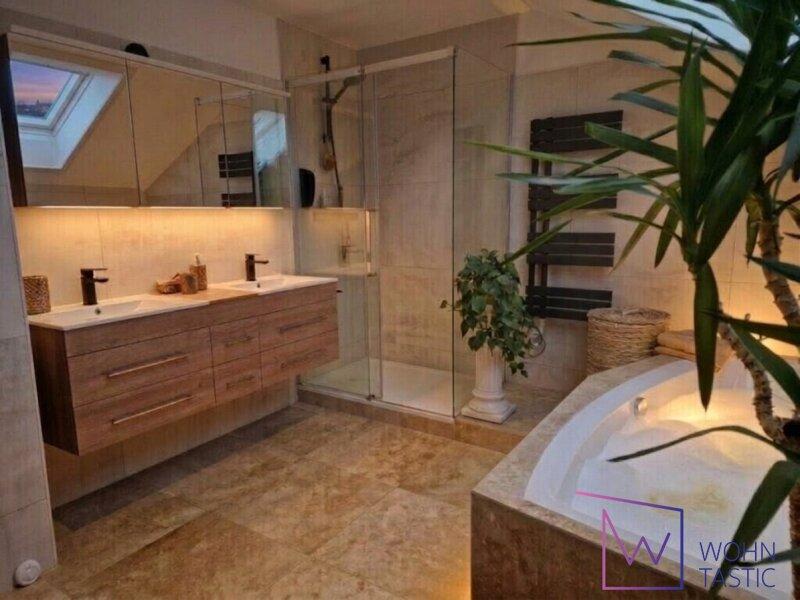 Gro�z�giges Badezimmer im Obergescho�