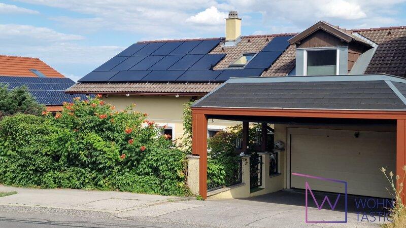Doppelgarage und Doppel-Carport mit elektrischem Tor