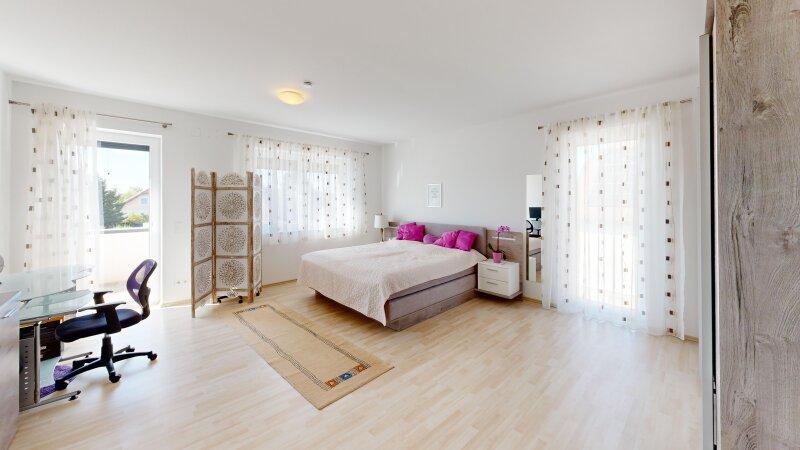 1.OG - Kinderzimmer 1 mit eigenem Balkon