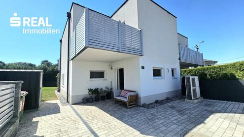 Baujahr 2018: Moderne 4-Zimmer Doppelhaushälfte mit Garten