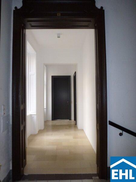 Foyer v. Eingang