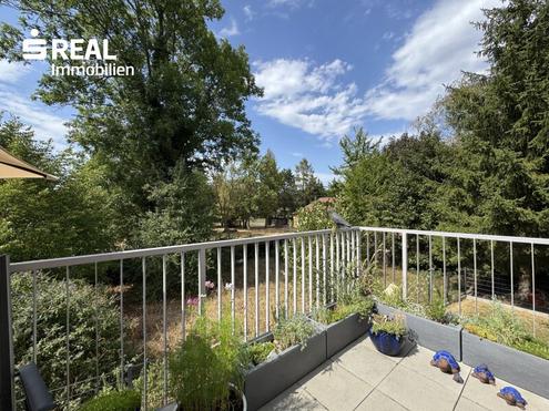 Neuwertige 3 Zimmer Wohnung + Balkon und herrlicher Aussicht ins Grüne