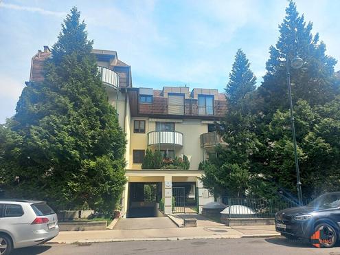 Gro�garconniere mit Balkon im Herzen von Baden!