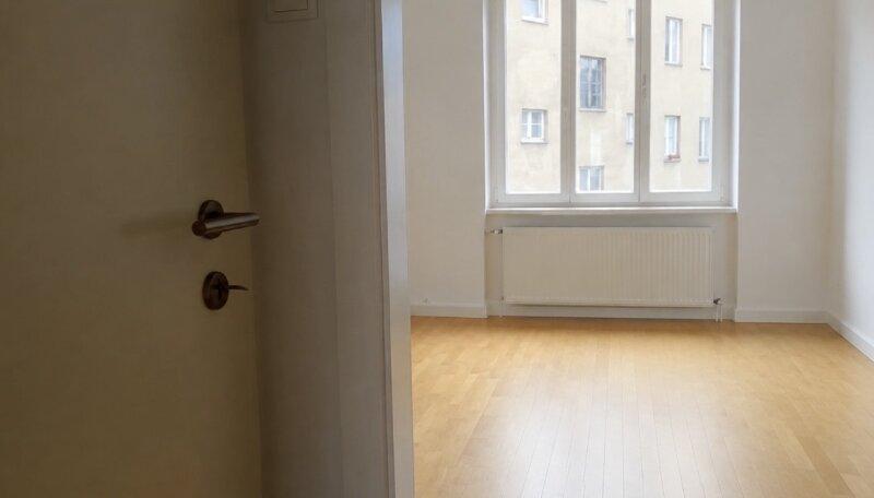 Zimmer 2 unm�bliert