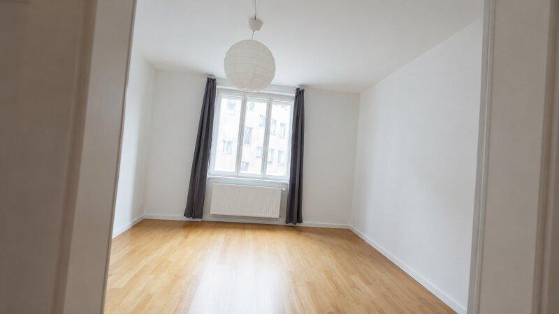 Zimmer 2 unm�bliert