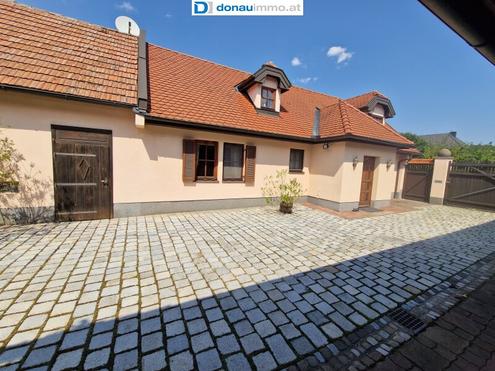 Neuwertiges Bauernhaus mit gro�z�gigen Nebengeb�uden - perfekt f�r Pferdehaltung
