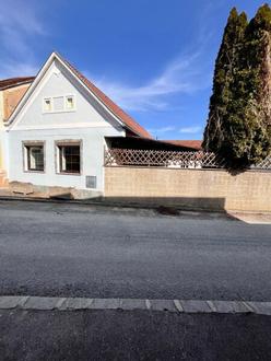 Charmantes Einfamilienhaus mit viel Potenzial in Gro�petersdorf