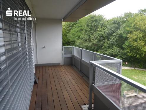Hofzeile - Großzügiges 3-Zimmer-Apartment mit ca. 55 m² Wohnzimmer und 24 m² Balkonflächen - Garagenplatz um 150,--