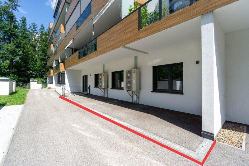 Aussenansicht mit Terrasse und Aussenbereich