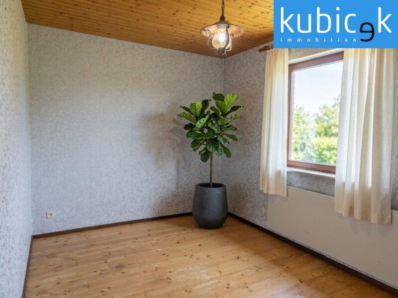 Arbeits-/Schlafzimmer