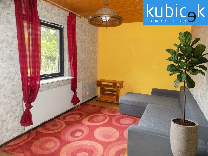 Arbeits-/Schlafzimmer