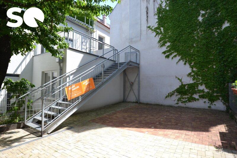 Stellpl�tze/ Innenhof rechts