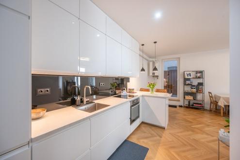 Hofseitige m�blierte 3 Zimmer mit Freifl�che N�he Stadthalle