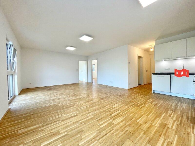 Wohn-Esszimmer mit offenem K�chenbereich