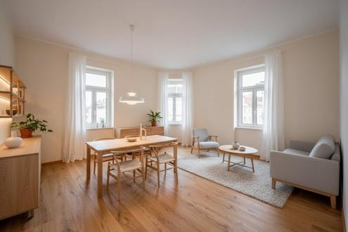 ++F22++ ERSTBEZUG: 4-Zimmer ALTBAUWohnung - viel Potenzial in einem fantastischem Haus