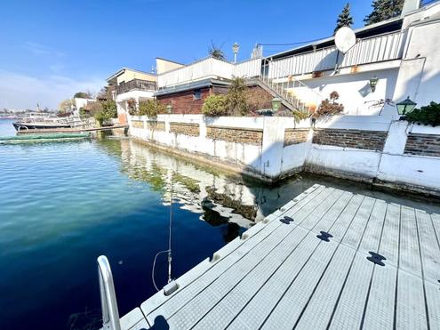 Donau-Juwel direkt am Wasser mit privatem Boots�anlegeplatz