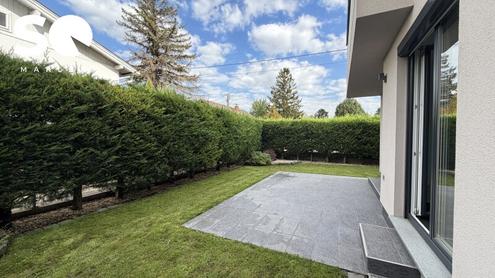 # SQ -EXKLUSIVE DOPPELHAUSH�LFTE MIT GARTEN & TERRASSE - GROSSZ�GIGES WOHNEN IN 1220 WIEN